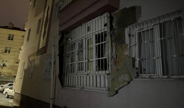 Doğalgaz patlaması binayı havaya uçurdu: 1 Yaralı