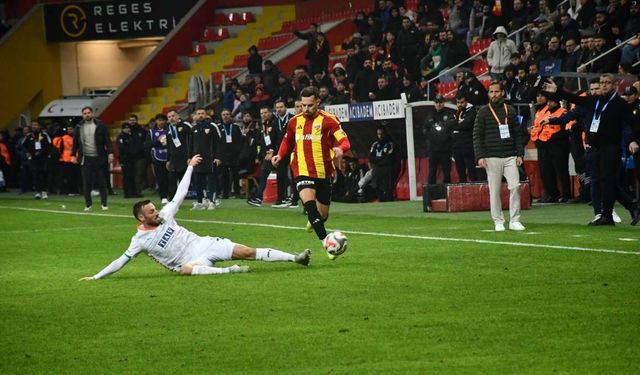 Kayserispor bundan şikayetçi ! Maçı iki kez bitiren hakem yeniden tartışılıyor