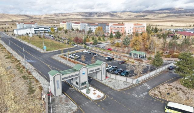 Kayseri Üniversitesi'ne 3,5 milyon TL’lik çifte müjde: Türkiye'nin ilk akıllı serası kuruluyor!