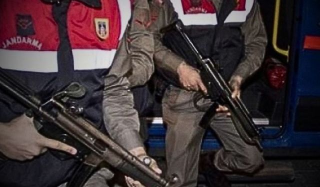 Kayseri’de eve operasyon! Hücüm yeleği, balistik yelek, gaz maskesi ele geçirildi