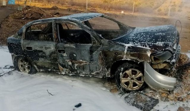 Seyir halindeki otomobil bir anda alevlere teslim oldu!