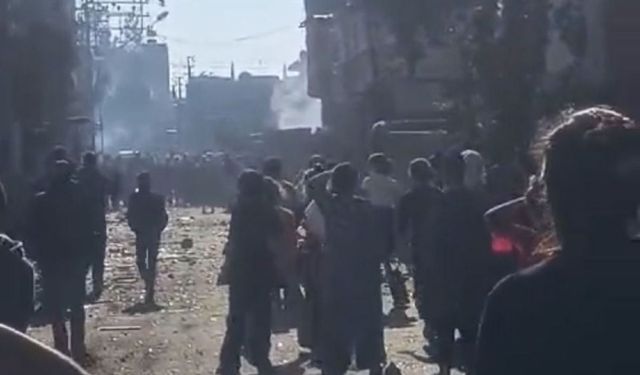 Mahalle savaş alanına döndü: Aşiret komşular taş şişe ve sopalarla birbirine girdi!