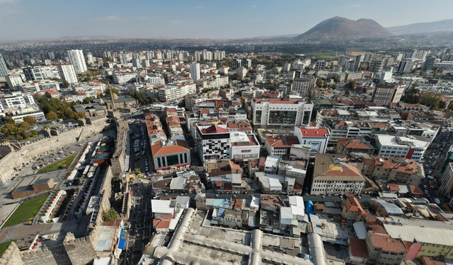 Ekonomi ayakta, vatandaş frende: Kayseri’de son durum