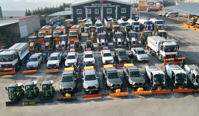 Melikgazi kışa kilitlendi: 120 araç, 24 saat karla mücadele