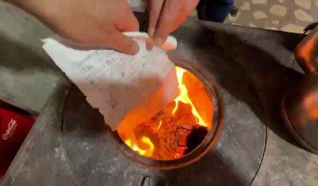 Bakkalın defteri alev alev yandı! Yoksulun borcu sıfırlandı!