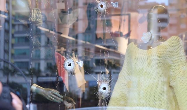 Adana’da mağazaya silahlı saldırı! Kurşun yağdırdılar