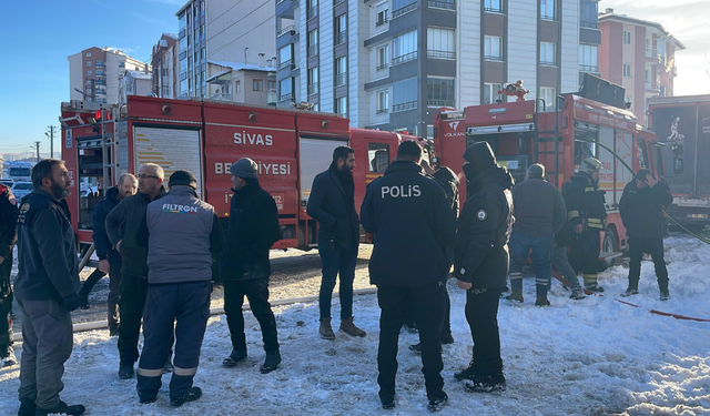 Alevler evi yuttu yaşlı adam yangında mahsur kaldı!