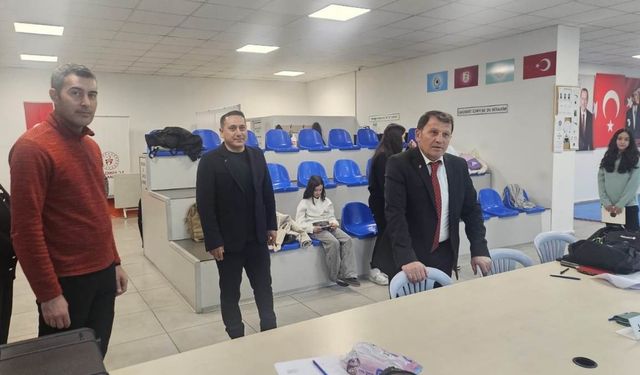 Gençlik ve Spor İl Müdürü Ali İhsan Kabakcı Çok Amaçlı Spor Salonu’nda incelemelerde bulundu