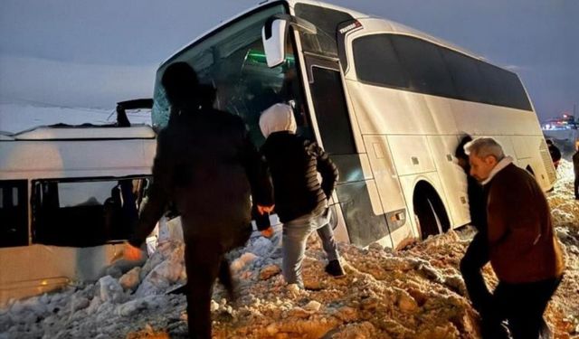 Termik santral işçilerini taşıyan servis kaza yaptı: Çok sayıda yaralı