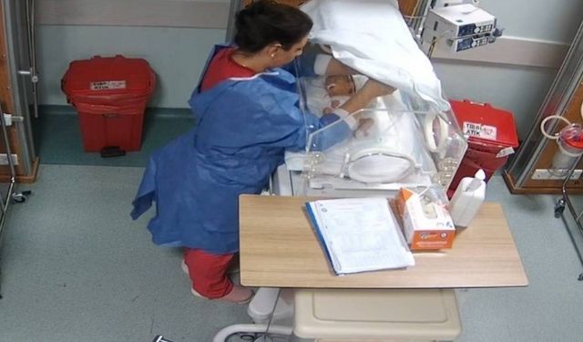 Hastanedeki skandalın görüntüleri ortaya çıktı! Hemşire 5 günlük bebeğe şiddet uygulamış