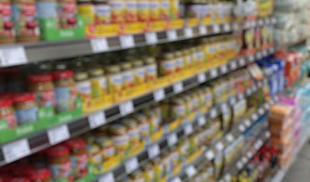 Market rafındaki tehlike: Şişmiş konserve tehlike saçıyor
