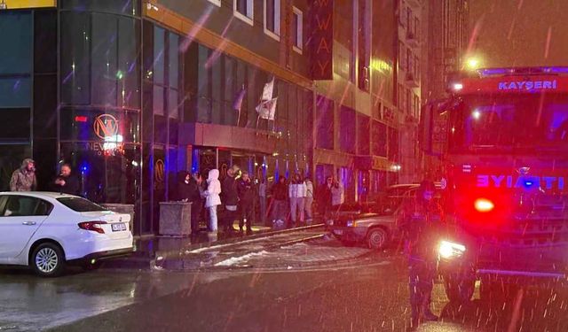 Kayseri Kocasinan'da 8 katlı otelin bodrumunda yangın çıktı!