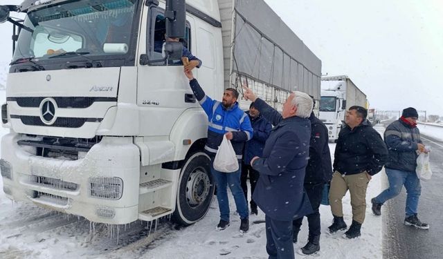 Kayseri’de yoğun kar mesaisi! Doğu ilçelerde mahsur kalanlar kurtarıldı