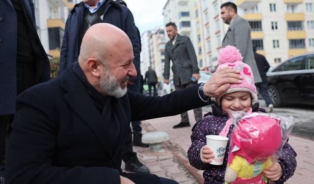 Kocasinan Belediyesi İkram Çeşmesiyle hastane önlerinde çorba dağıttı!