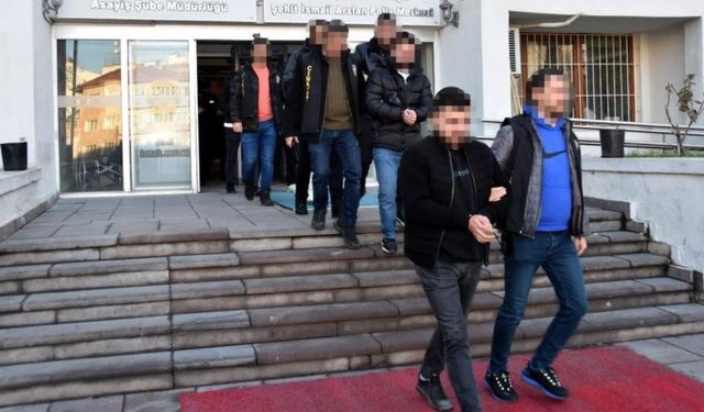 Nevşehir’de kendilerini polis ve savcı olarak tanıtarak 8 Milyonluk vurgun yaptılar