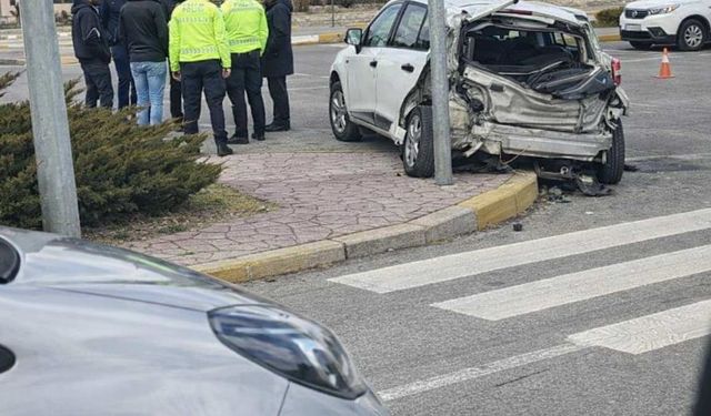 Niğde'de feci kaza: Motosiklet sürücüsü savruldu