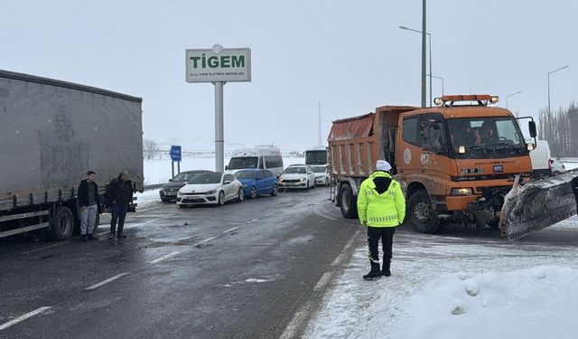 Sivas–Malatya yolu kapandı, sürücüler yolda kaldı!