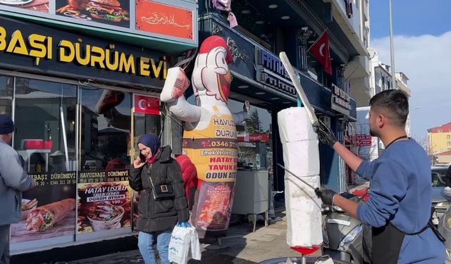 Kar yağışını fırsata çevirdi, döner ustası bu kez kardan döner kesti !