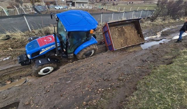 Başakpınar Mahallesi’nde yollar ve tarım arazileri zarar gördü