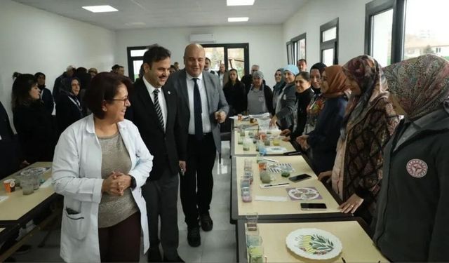 Kayseri Devlet Hastanesi’nde sağlık çalışanları sanatla nefes alıyor