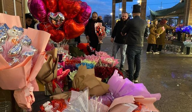 Güller tükendi, fiyatlar şok etti: Kayseri'de 14 Şubat  çiçekçilere yaradı