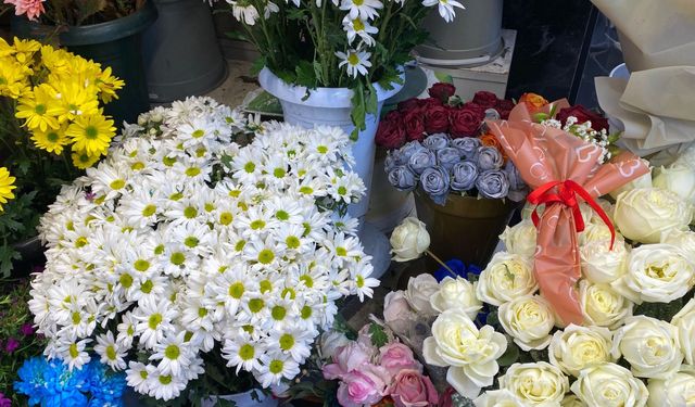 Kayseri’de sevgililer günü öncesi çiçek buketi fiyatları ne kadar arttı? 30 gülün fiyatı şaşırttı!