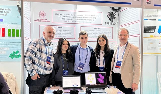 Kayseri'de lise öğrencisi sorgum bitkisinden ilaç tasarımı geliştirdi