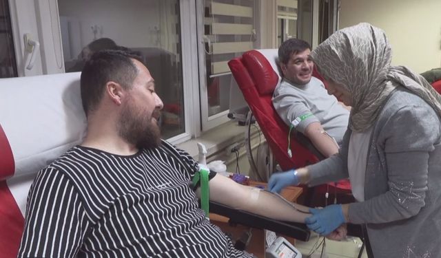 Kayseri’de öğretmenlerden kanserli çocuklara destek