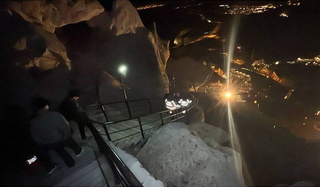 Nevşehir’in turistik mekanında gece vakti fenalaşan vatandaşa yabancı turistler el uzattı