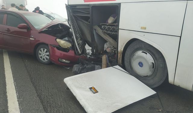 Sivas’ta zincirleme trafik kazasına telefonla uğraşan otobüs sürücüsü mü neden oldu? O anlar kamerada!