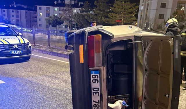 Yozgat’ta otomobil yan yattı: 3 kişi yaralandı