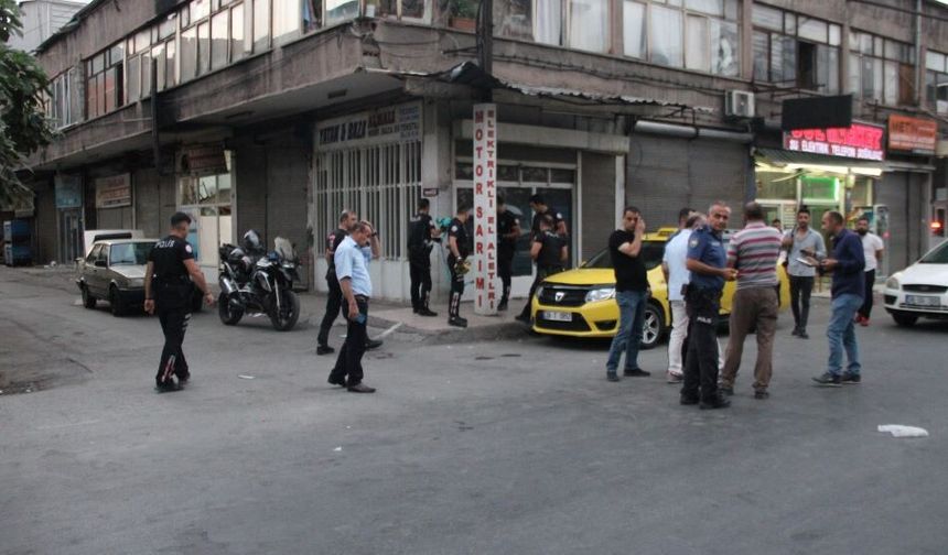 Silahlı Çatışma İhbarına Giden Polis, Makineli Tüfekle Vuruldu
