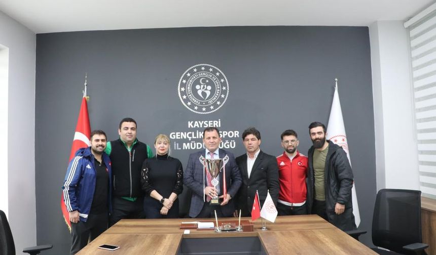 Üst Üste 3 Yıldır Türkiye Şampiyonu Oldular