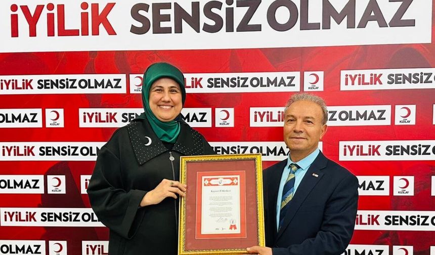 Kayseri'de Büyük Başarı! Kızılay'dan Ödül Yağdı!