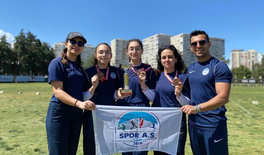Kayseri Spor A.Ş Sporcuları Okunu Attı Madalyalarını Aldı