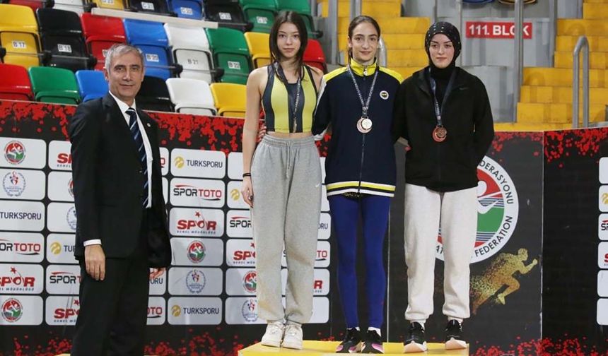 U18 Türkiye Salon Atletizm Şampiyonası'nda Kayserili sporcuların büyük başarısı
