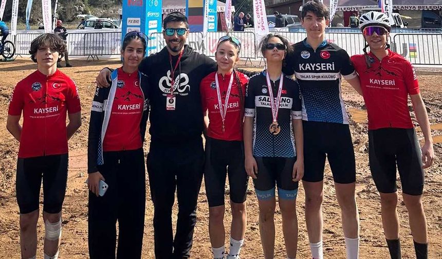 Kayserili bisikletçiler 2 madalya ile şehre döndü