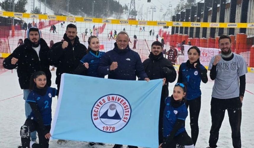 Kar Voleybolu’nda büyük zafer! Şampiyon Erciyes Üniversitesi