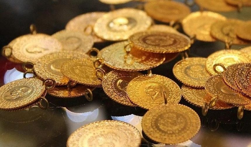 Dolar/TL Kurunda Yüksek Volatilite Beklentisi
Döviz piyasasında da hareketlilik sürüyor. Dolar/TL kuru, 38,13 seviyesinde işlem görmeye devam ederken, yatırımcıların gözü Türkiye Cumhuriyet Merkez Bankası’nın (TCMB) açıklayacağı yeni faiz kararına çevrilmiş durumda. Son olarak politika faizini yüzde 42,5’e yükselten Merkez Bankası’nın bu kez faizi sabit tutması bekleniyor. Ancak döviz borcu olan vatandaşlar için kurdaki bu artış endişe yaratmaya devam ediyor.