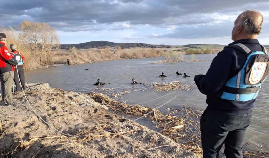 Kayseri'de Kızılırmak Nehri'nde kaybolan genci arama çalışmaları devam ediyor