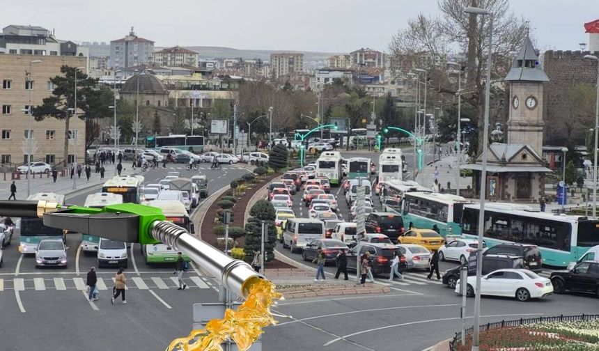 Araç sahiplerini üzen haber geldi! Akaryakıta çifte zam kapıda