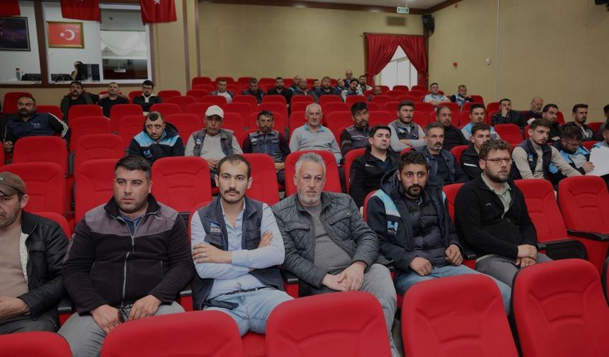 Belediyede kasklar takıldı: Önce güvenlik sonra hizmet!