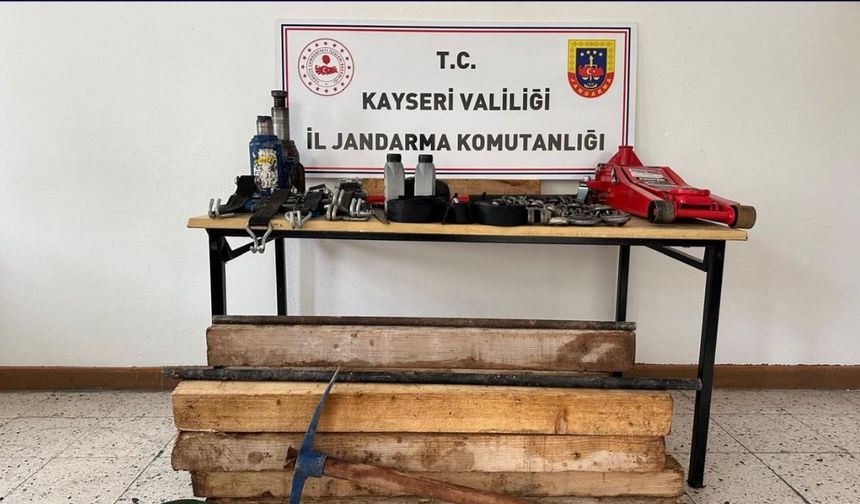 Kayseri'de kaçak kazı yapan şahıslar yakalandı!