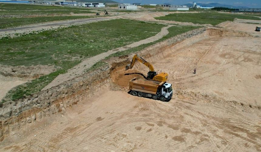 Kayseri'de o bölgeyi rahatlatacak demiryolu hattı! Vali Çiçek yerinde inceledi
