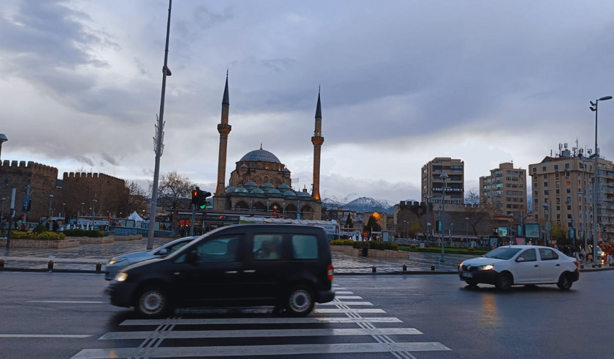 Kayseri’de yalancı güneşe aldanmayın! Kuvvetli sağanak kapıda