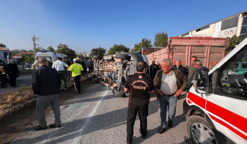 İşçi servisi ile otomobil birbirine girdi: Çok sayıda yaralı!