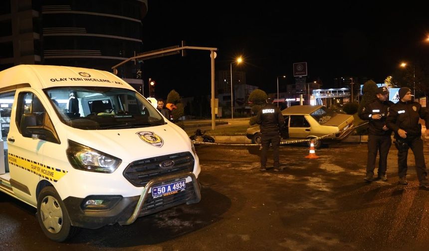 Otomobil ile motosiklet birbirine girdi! Çok sayıda yaralı var