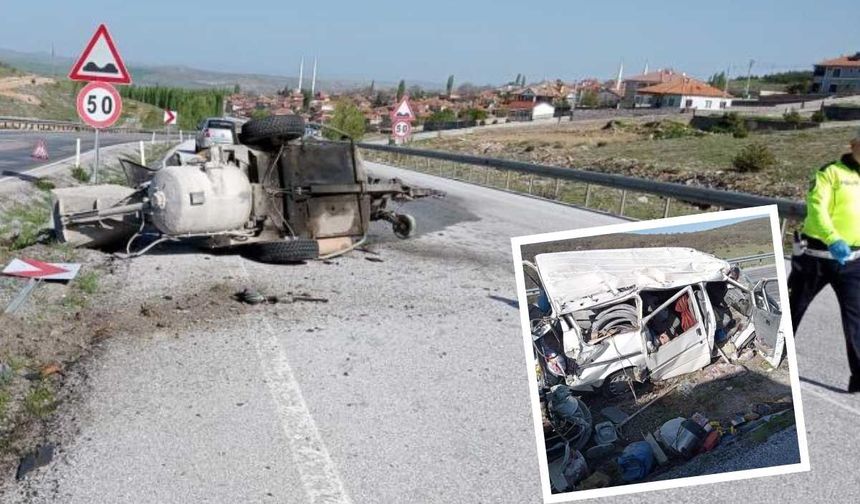 Direksiyon hakimiyetini kaybeden minibüs hurdaya döndü!