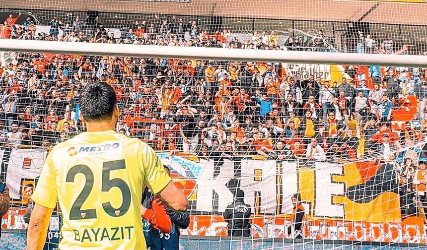Kayserispor’un kalecisi Bilal Bayazıt’ın yıldızı parlıyor! En iyiler arasında