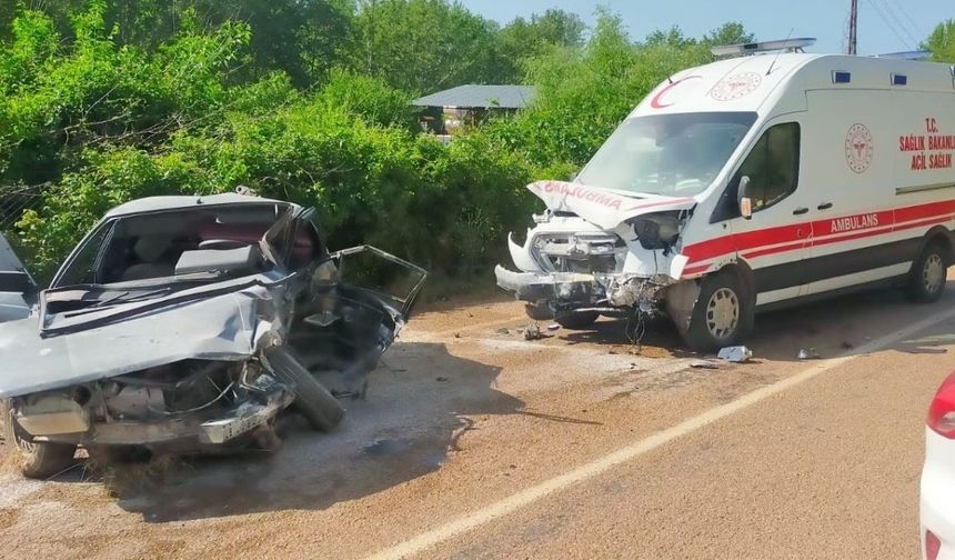 Ambulans ile otomobil çarpıştı! Ölü ve yaralılar var